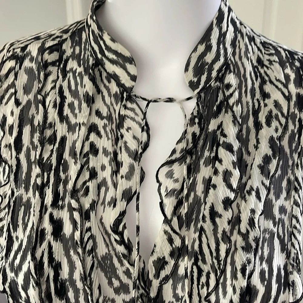 Banana Republic Vintage Animal Print Black/White Ruffled Sheer Sleeveless Blouse - Picture 5 of 8